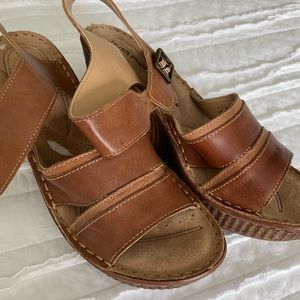 NWOT - brown wedges.  Size 9.5